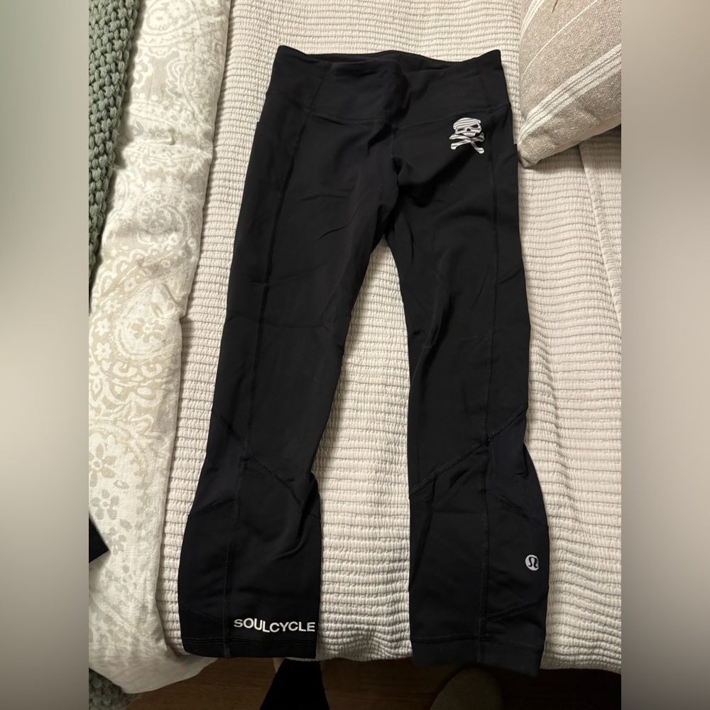 SoulCycle Lululemon workout pants - size 6
